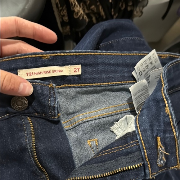 Levi's 721 High Rise Skinny Jeans dark wash size 27! - Picture 3 of 8